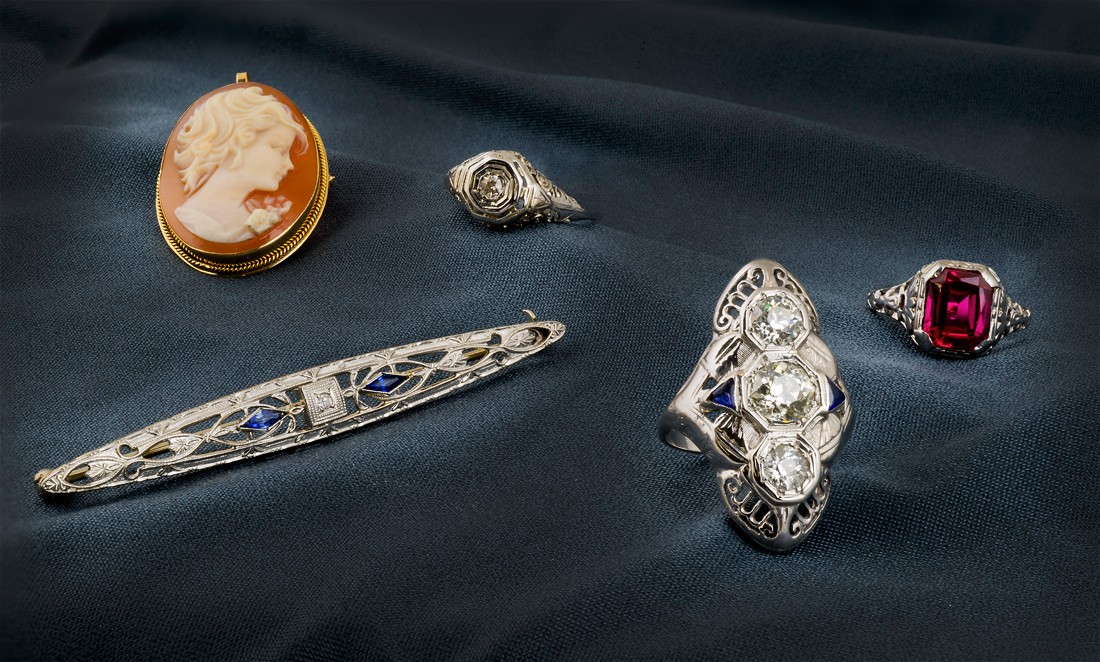 Comprehensive Advice on Selecting Antique Jewelry