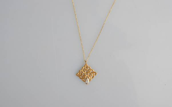 Tropical-Proof 14k Gold: Styling Jewellery in Singapore