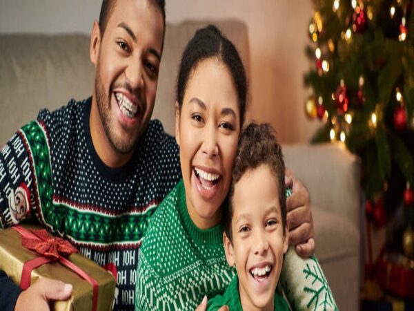 Chic Christmas Tree Farm Outfit Ideas