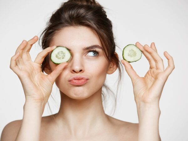 Simple Daily Habits Supporting Healthy Eyelid Skin Comfort Naturally